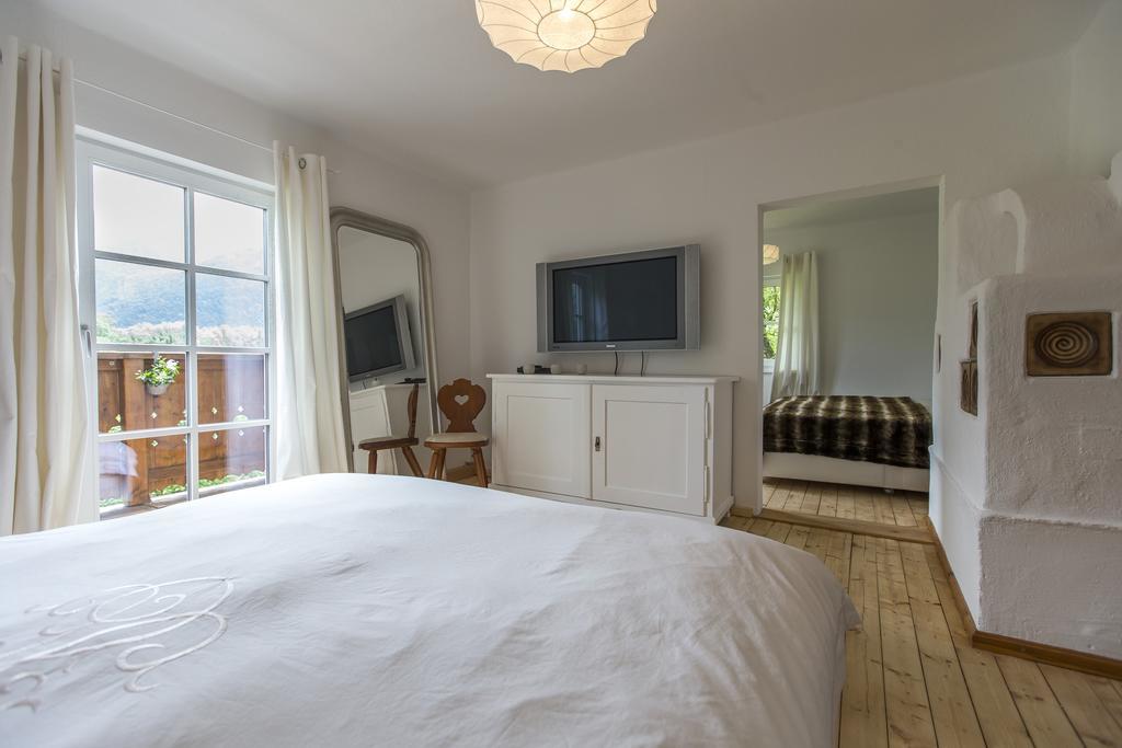 Forest Chalet, 15 Min To Salzburg Olt Town, And Most Beautiful Lakes, Secluded Location, 1,000 Sqm Garden, Mountainview, Panorama Sauna, Bath Whirlpool, Bbq&Bikes&Sunbeds For Free, Up To 10 P Golling an der Salzach Rum bild