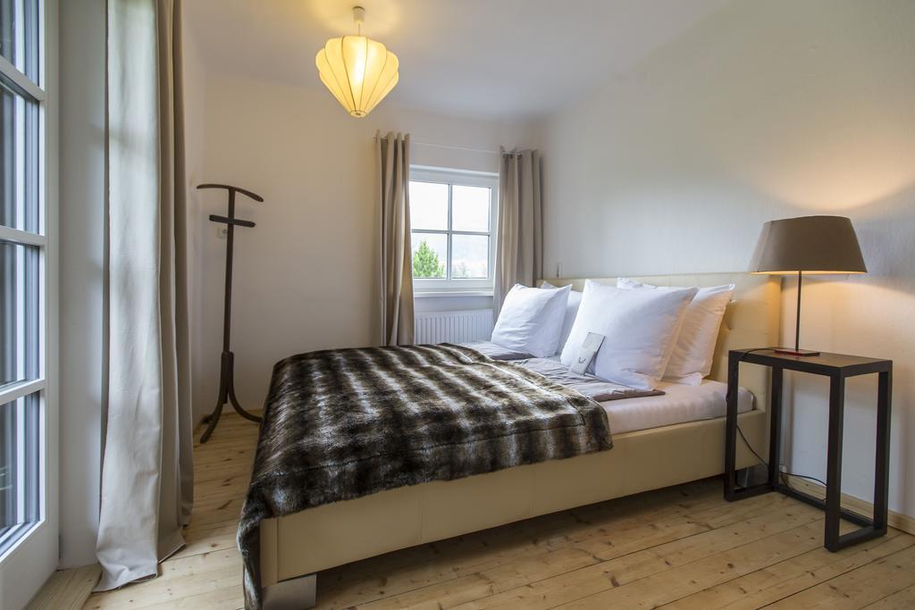 Forest Chalet, 15 Min To Salzburg Olt Town, And Most Beautiful Lakes, Secluded Location, 1,000 Sqm Garden, Mountainview, Panorama Sauna, Bath Whirlpool, Bbq&Bikes&Sunbeds For Free, Up To 10 P Golling an der Salzach Rum bild