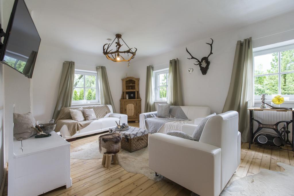 Forest Chalet, 15 Min To Salzburg Olt Town, And Most Beautiful Lakes, Secluded Location, 1,000 Sqm Garden, Mountainview, Panorama Sauna, Bath Whirlpool, Bbq&Bikes&Sunbeds For Free, Up To 10 P Golling an der Salzach Rum bild