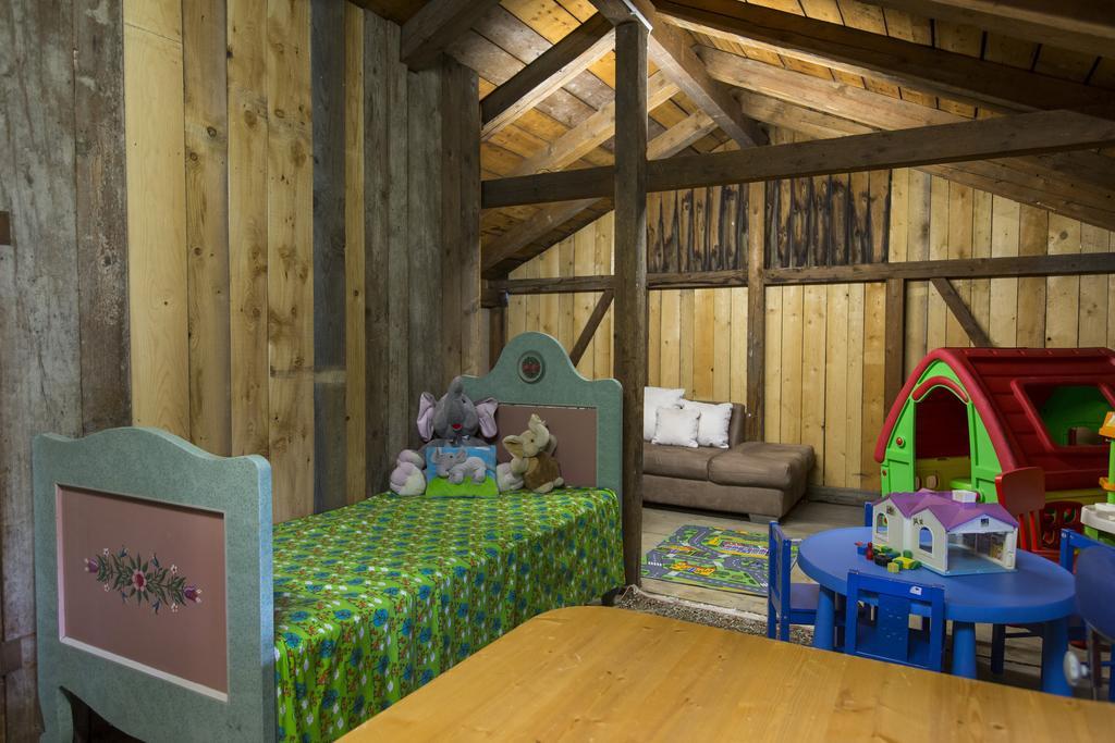Forest Chalet, 15 Min To Salzburg Olt Town, And Most Beautiful Lakes, Secluded Location, 1,000 Sqm Garden, Mountainview, Panorama Sauna, Bath Whirlpool, Bbq&Bikes&Sunbeds For Free, Up To 10 P Golling an der Salzach Rum bild