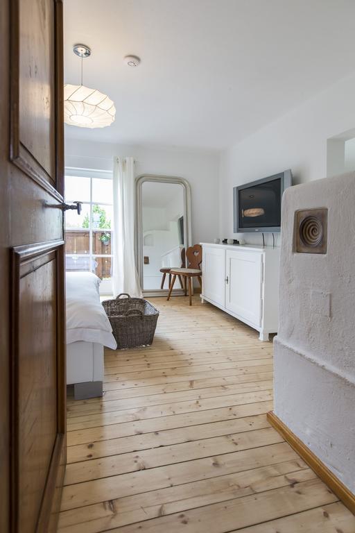 Forest Chalet, 15 Min To Salzburg Olt Town, And Most Beautiful Lakes, Secluded Location, 1,000 Sqm Garden, Mountainview, Panorama Sauna, Bath Whirlpool, Bbq&Bikes&Sunbeds For Free, Up To 10 P Golling an der Salzach Rum bild