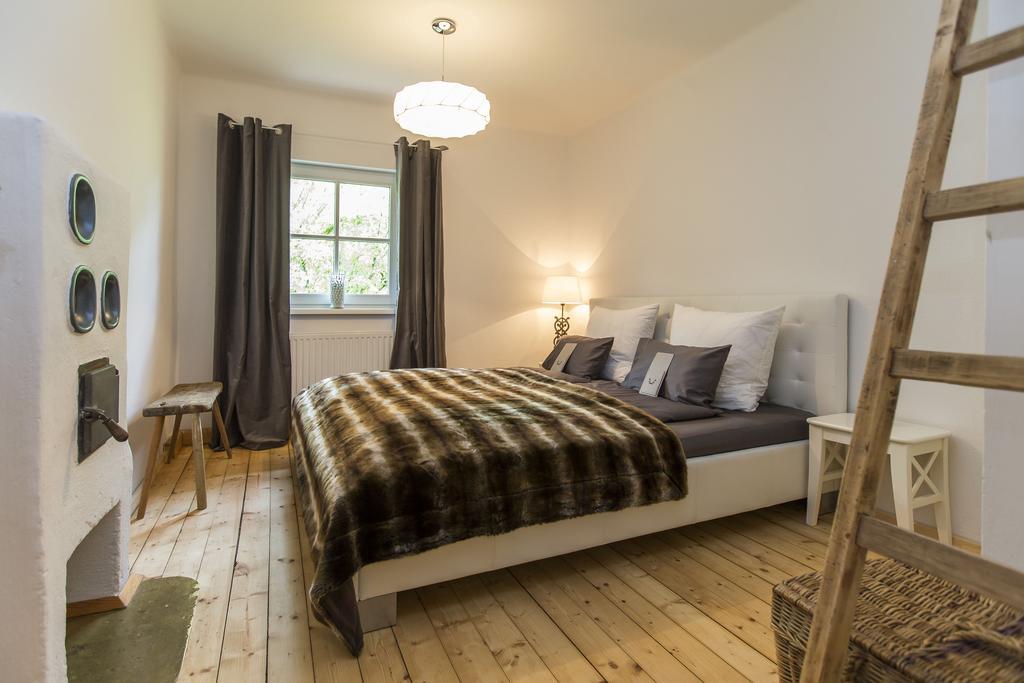 Forest Chalet, 15 Min To Salzburg Olt Town, And Most Beautiful Lakes, Secluded Location, 1,000 Sqm Garden, Mountainview, Panorama Sauna, Bath Whirlpool, Bbq&Bikes&Sunbeds For Free, Up To 10 P Golling an der Salzach Rum bild