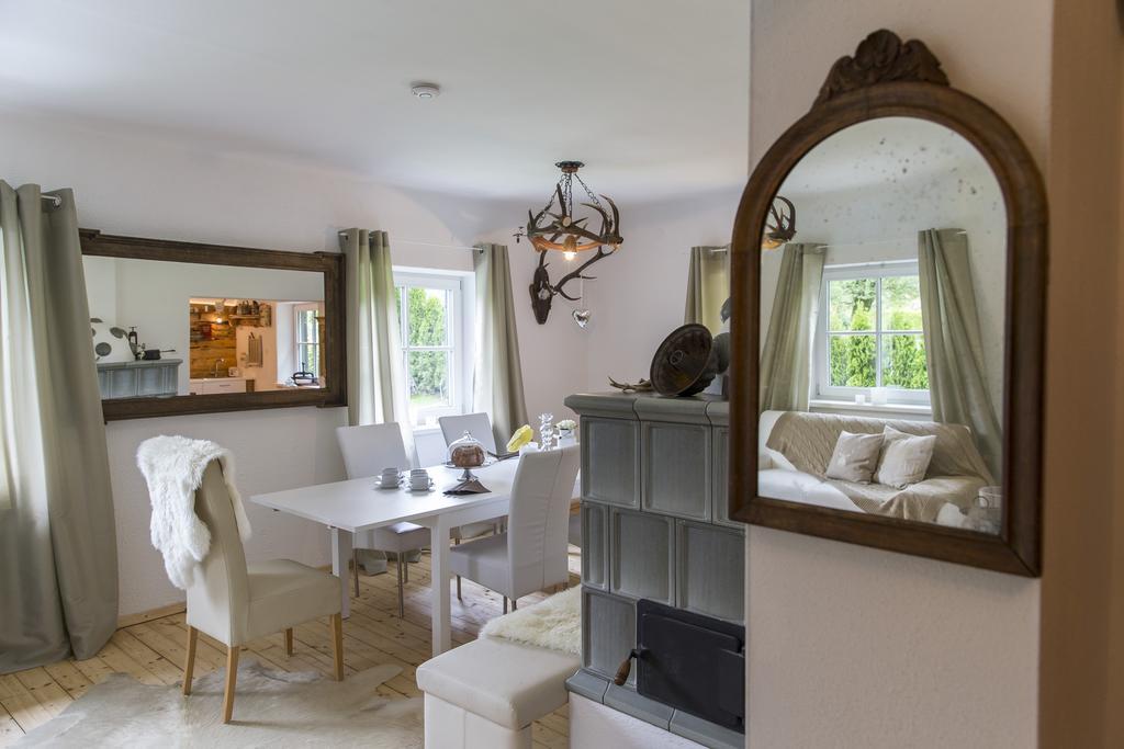 Forest Chalet, 15 Min To Salzburg Olt Town, And Most Beautiful Lakes, Secluded Location, 1,000 Sqm Garden, Mountainview, Panorama Sauna, Bath Whirlpool, Bbq&Bikes&Sunbeds For Free, Up To 10 P Golling an der Salzach Rum bild
