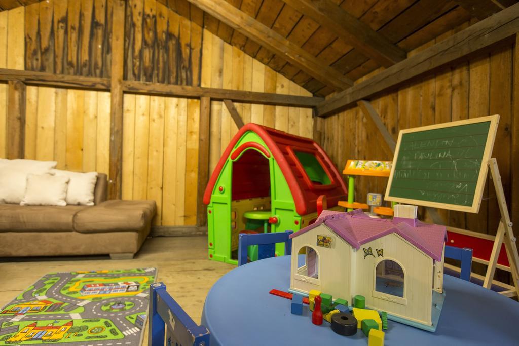 Forest Chalet, 15 Min To Salzburg Olt Town, And Most Beautiful Lakes, Secluded Location, 1,000 Sqm Garden, Mountainview, Panorama Sauna, Bath Whirlpool, Bbq&Bikes&Sunbeds For Free, Up To 10 P Golling an der Salzach Rum bild