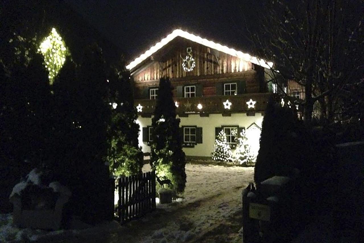 Forest Chalet, 15 Min To Salzburg Olt Town, And Most Beautiful Lakes, Secluded Location, 1,000 Sqm Garden, Mountainview, Panorama Sauna, Bath Whirlpool, Bbq&Bikes&Sunbeds For Free, Up To 10 P Golling an der Salzach Exteriör bild